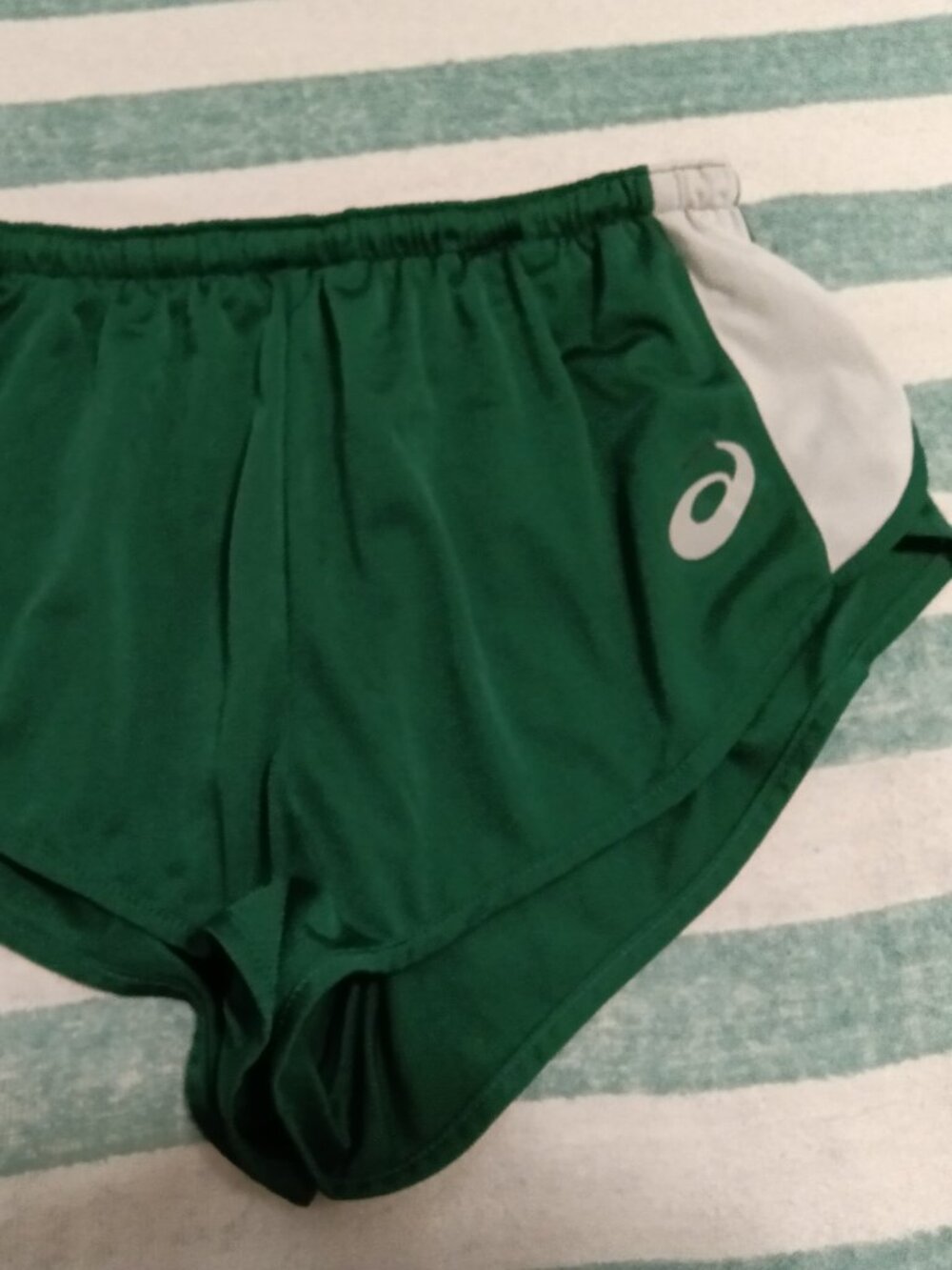 (*) VINTAGE ASICS RUNNING SHORTS, GREEN ASIAN SIZE "O" (~ 32") - (Pre-Owned)